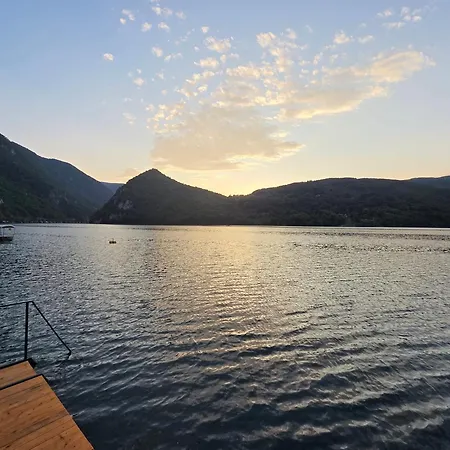 Villa Mlecika And Zvoncic- Jezero *