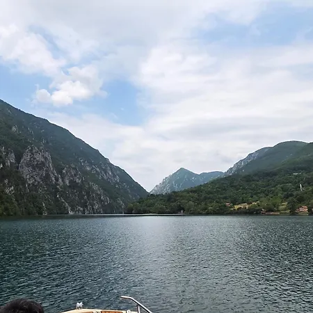 Villa Mlecika And Zvoncic- Jezero Perucac