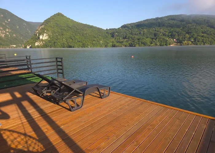 Villa Mlecika And Zvoncic- Jezero Perucac