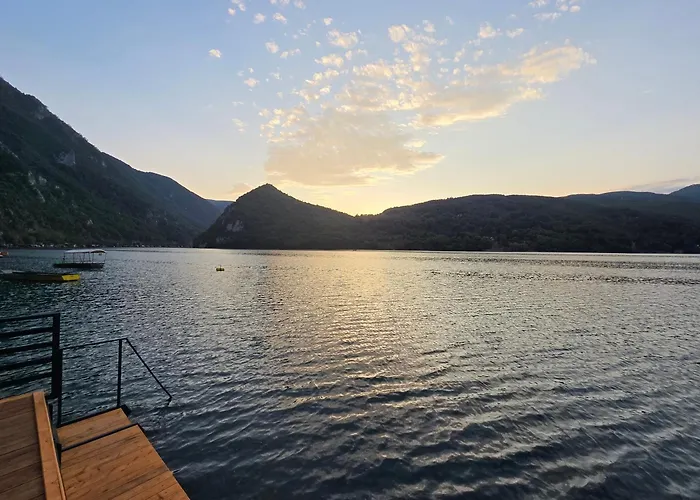 Villa Mlecika And Zvoncic- Jezero *