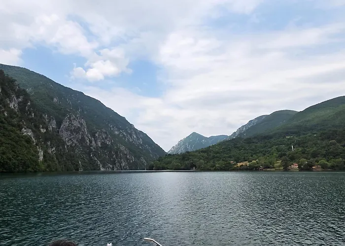 Villa Mlecika And Zvoncic- Jezero Perucac