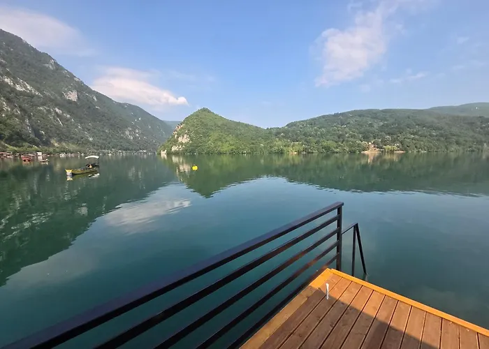 Mlecika And Zvoncic- Jezero Villa